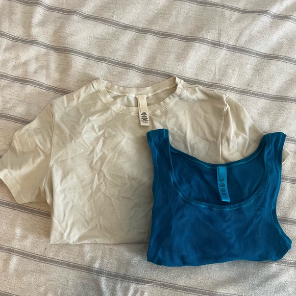 SKIMS Top Bundle - Picture 3 of 8